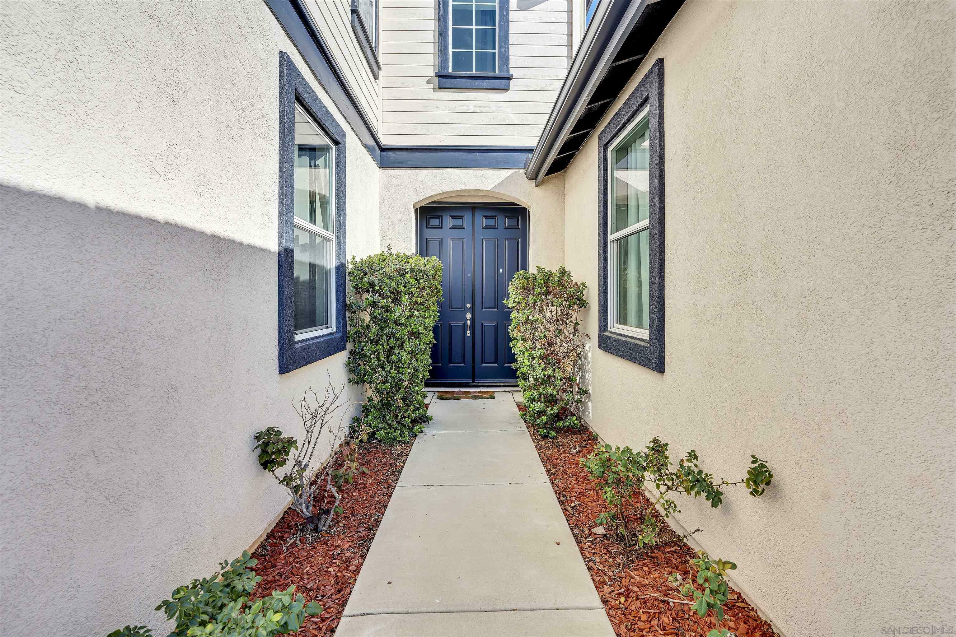 Property Photo:  1050 Victory Ct  CA 92057 