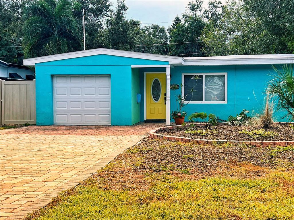 Property Photo:  8068 Country Club Road N  FL 33710 