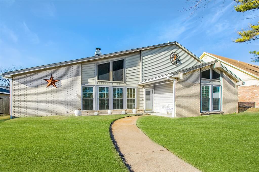 Property Photo:  717 Maple Glen Drive  TX 75043 