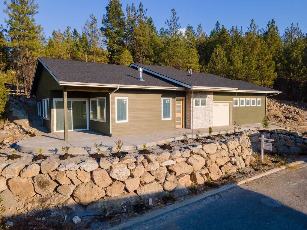 Property Photo: 13514 N Golf View Ln WA 99208