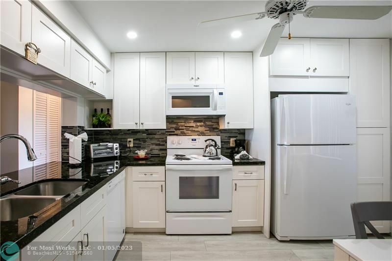 Property Photo:  10368 NW 24th Pl 405  FL 33322 