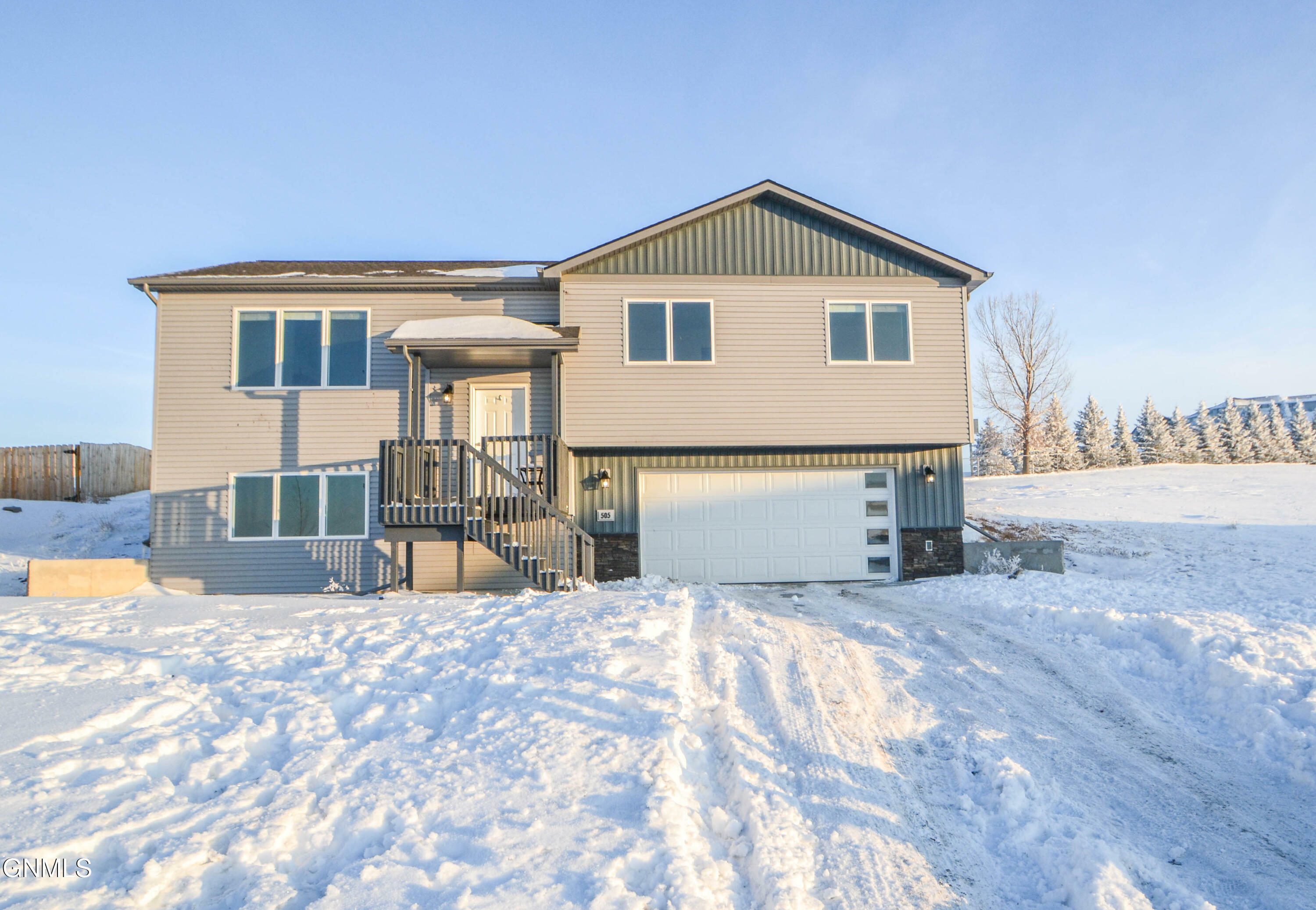 Property Photo:  505 Lena Court SE  ND 58554 