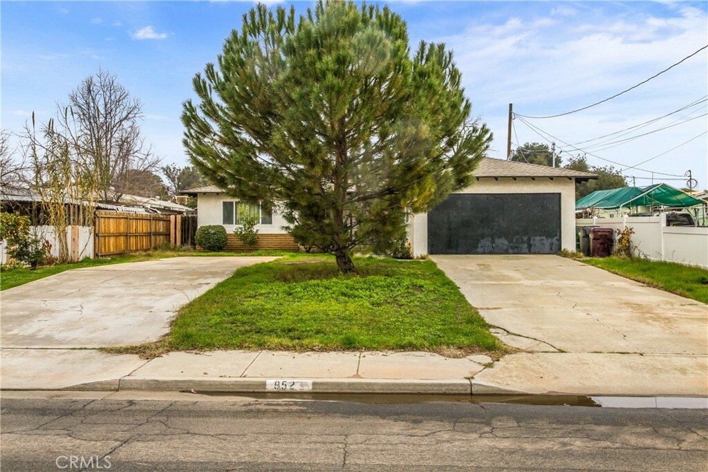 Property Photo:  952 Elm Avenue  CA 92223 