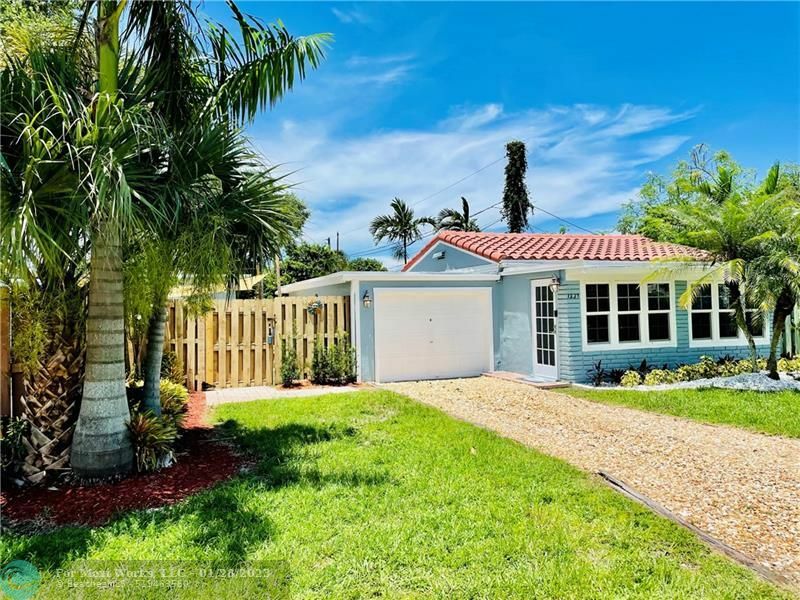 Property Photo:  1237 SW 28 St  FL 33315 