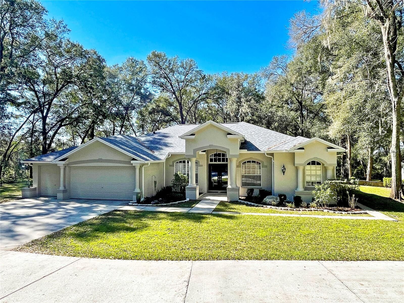 Property Photo: 37548 Sky Ridge Circle FL 33525