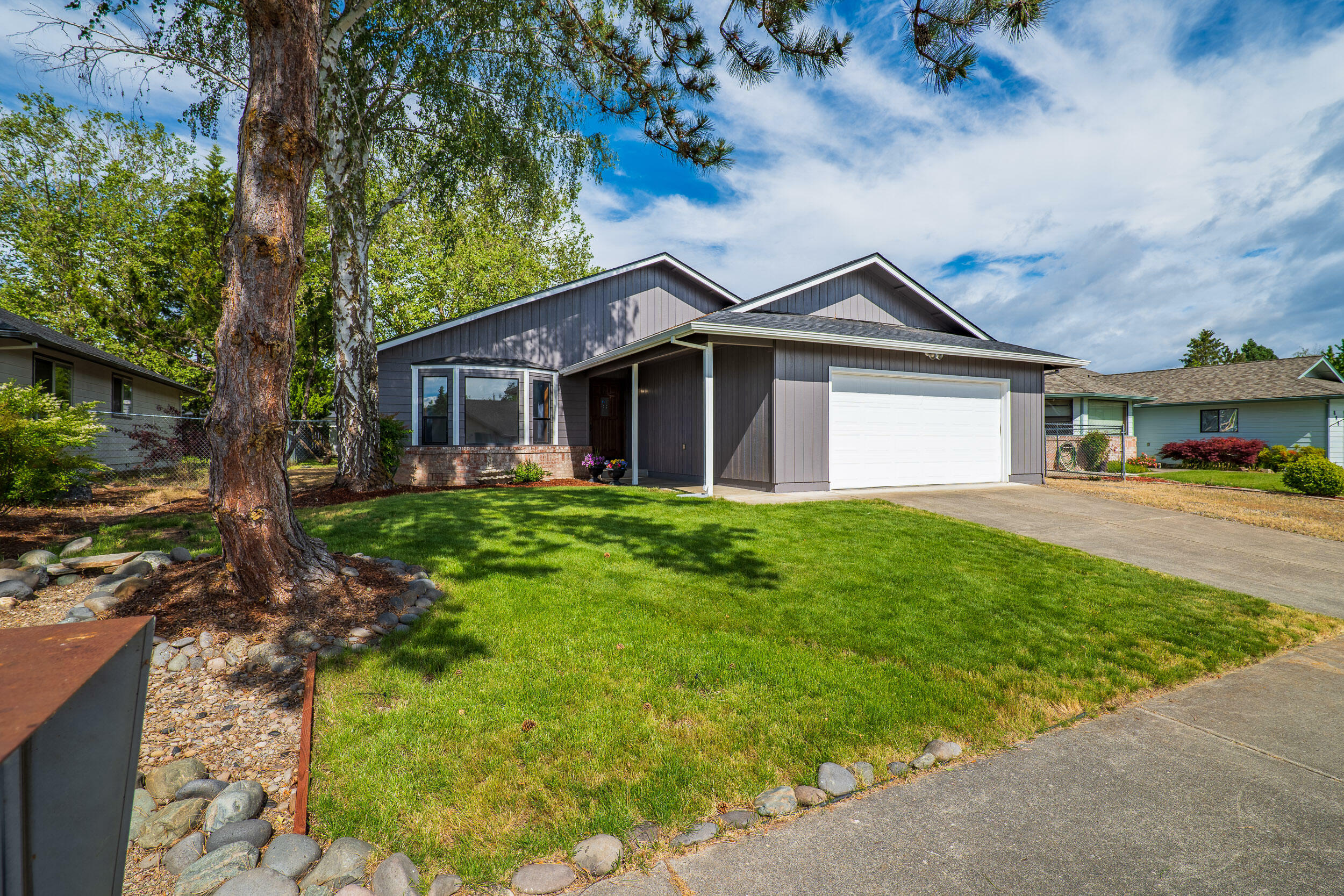 Property Photo:  876 Delsie Drive  OR 97527 
