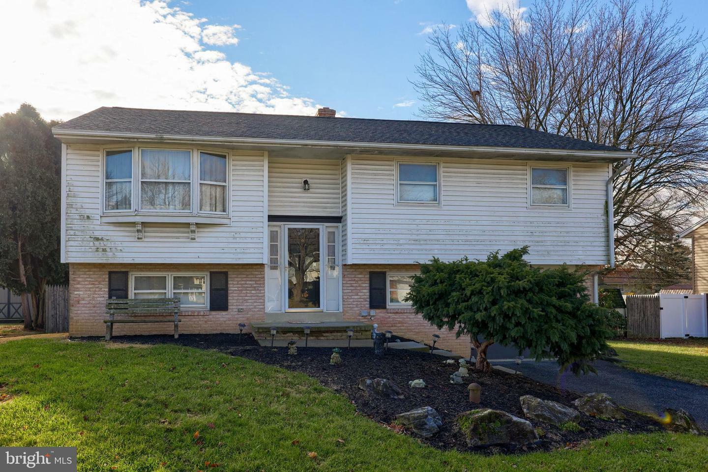 Property Photo:  424 Nottingham Avenue  PA 17601 