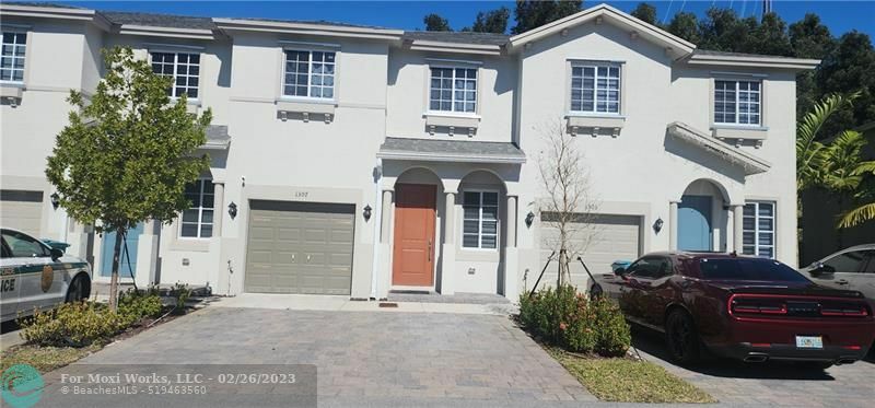 Property Photo:  1307 NW 208th Ter  FL 33169 