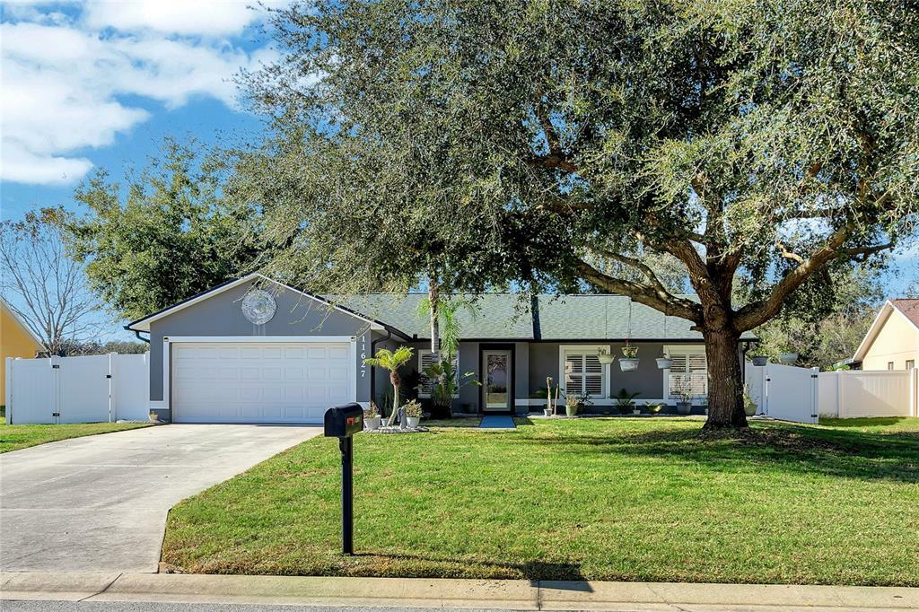 Property Photo:  11627 Foxglove Drive  FL 34711 