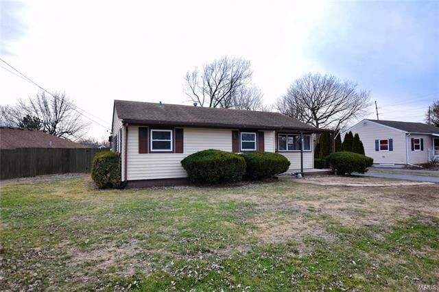 Property Photo: 400 Meadow Lane IL 62234