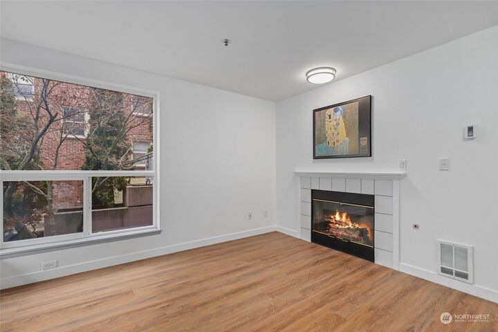 Property Photo: 530 Melrose Avenue E 306 WA 98102