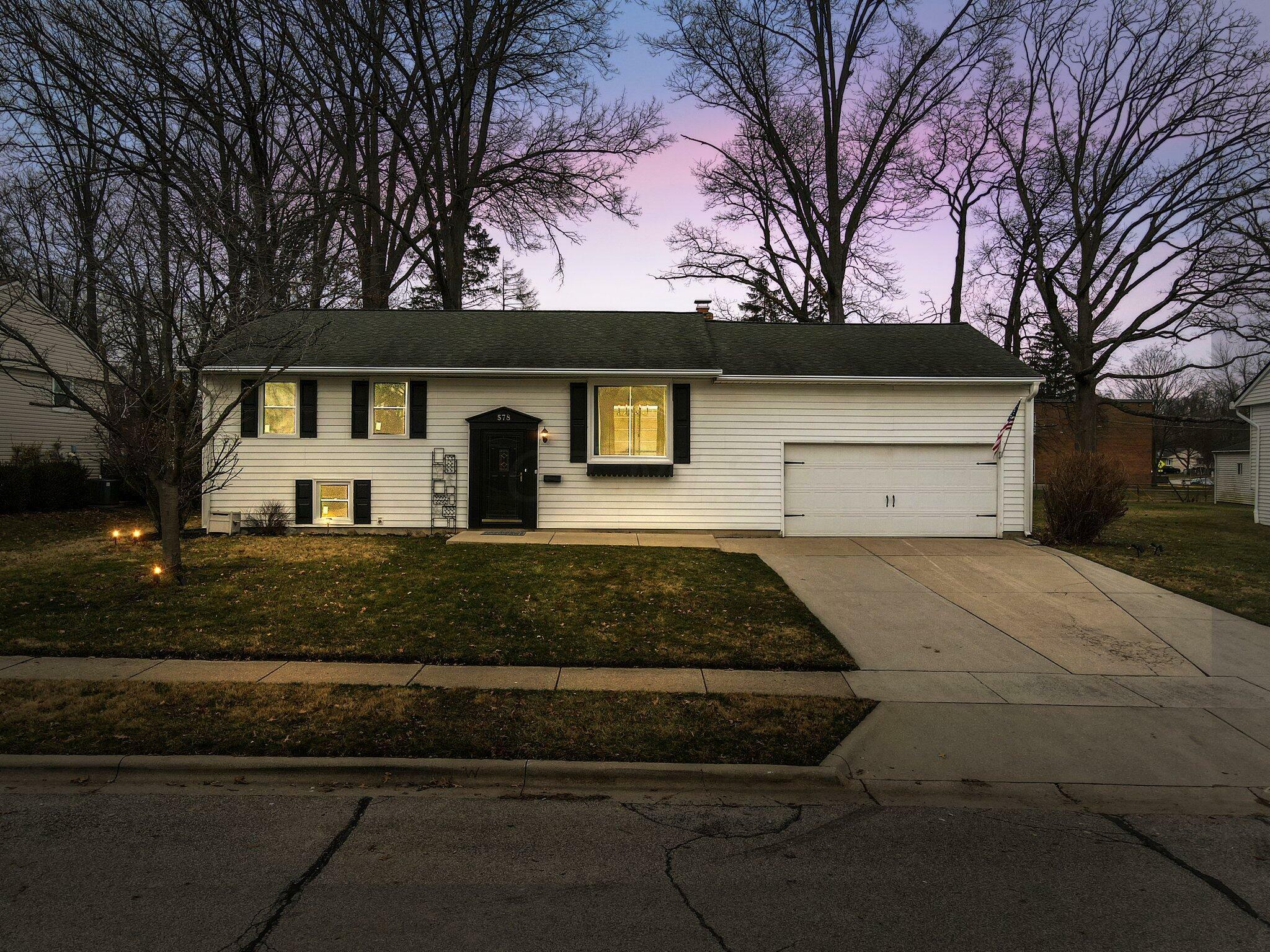 Property Photo: 578 Bonnington Way OH 43230