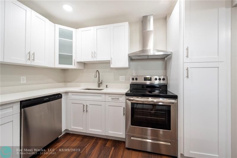 Property Photo: 6061 N Falls Circle Dr 414 FL 33319