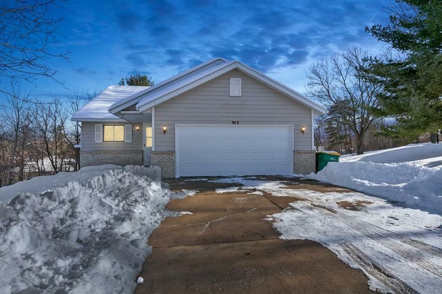 Property Photo:  913 Park Drive  MN 56011 