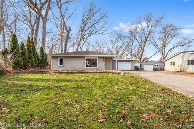 Property Photo: 1607 S Commerce Road MI 48390