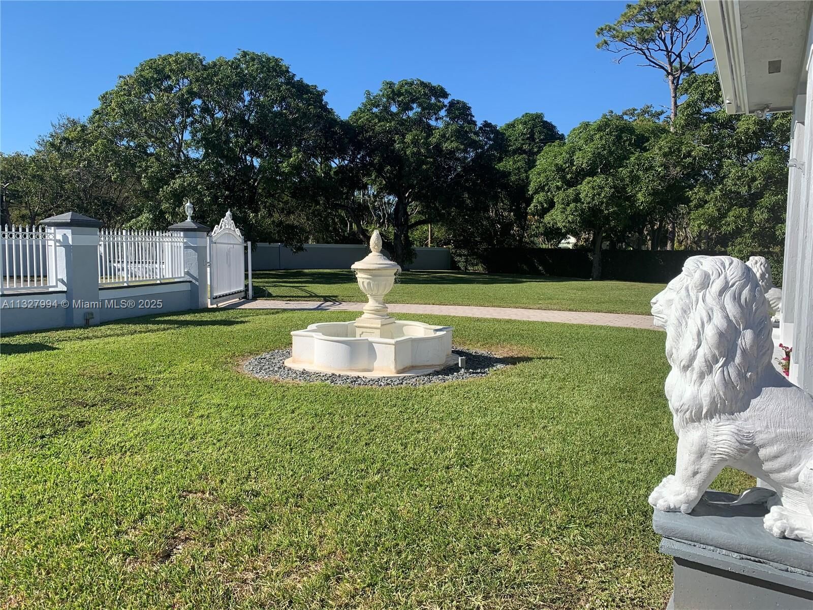Property Photo:  7625 SW 75th Ave  FL 33143 