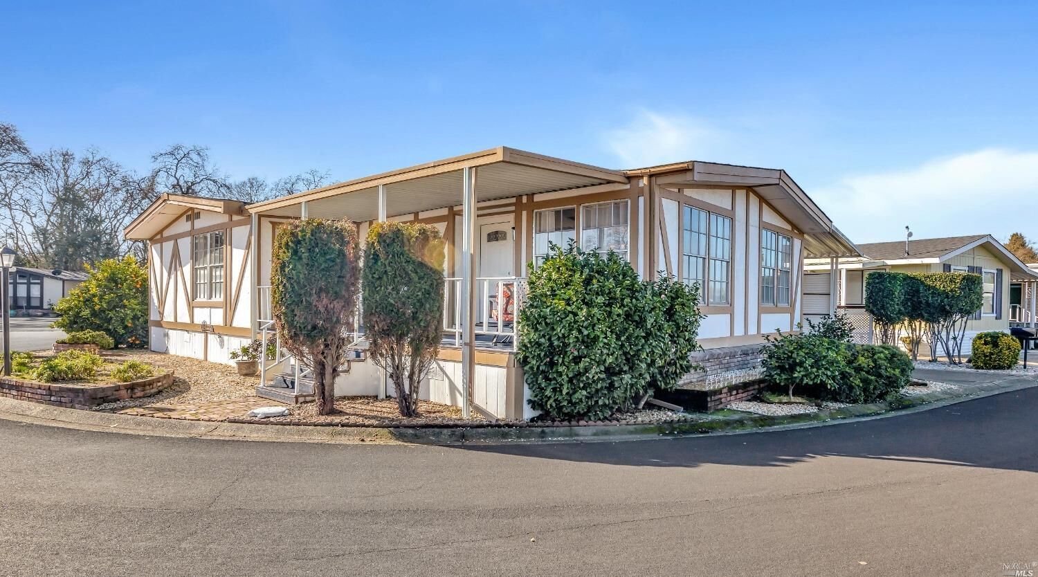 Property Photo:  627 Colonial Park Drive  CA 95403 