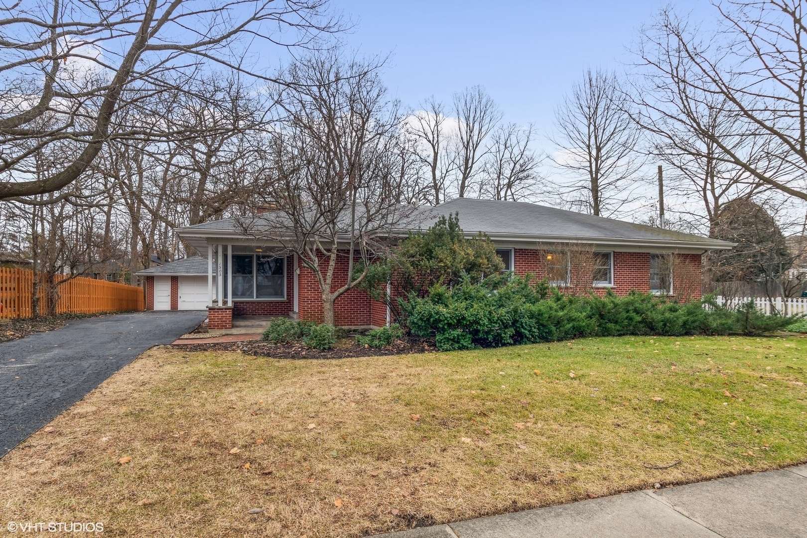 Property Photo: 1505 Willow Street IL 60045