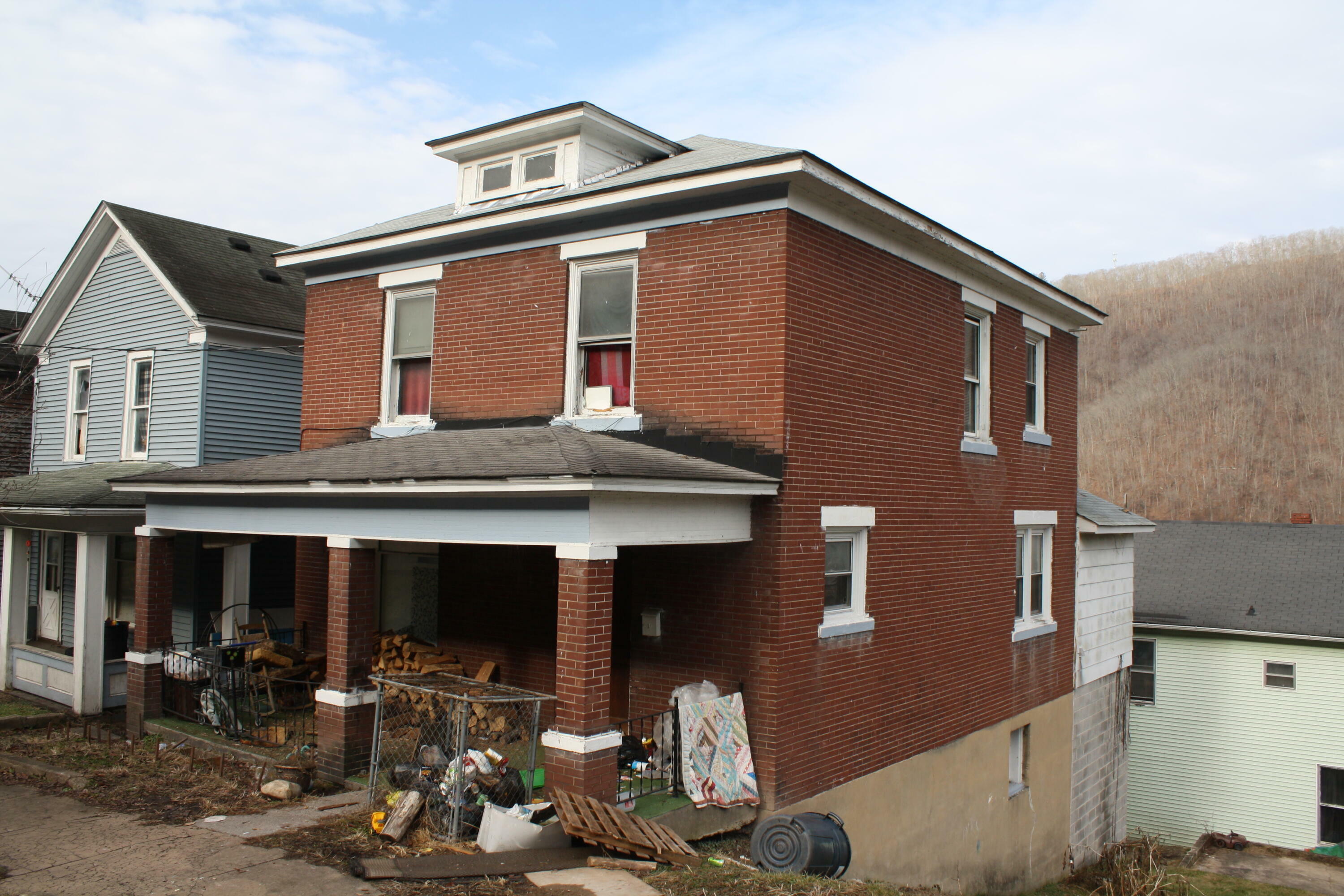 Property Photo:  921 Temple St  WV 25951 