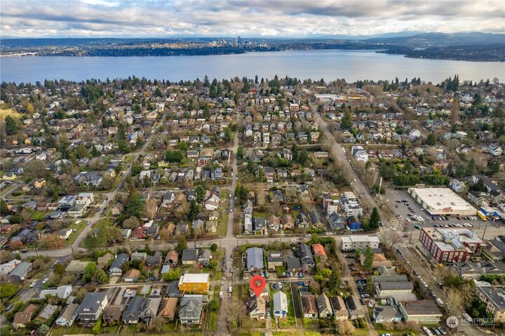 Property Photo:  2715 E Pike Street  WA 98122 