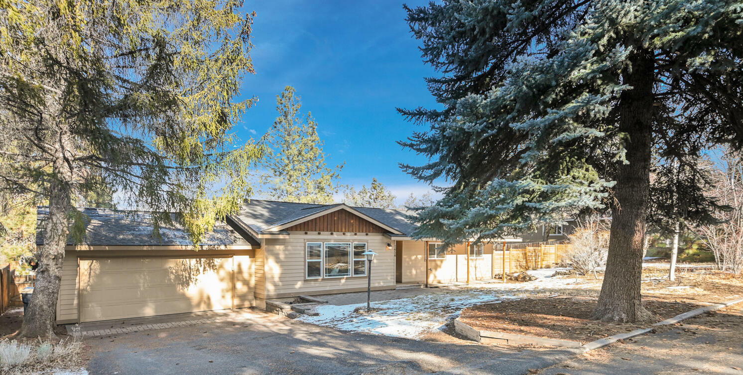 Property Photo: 1656 NE Northview Drive OR 97701