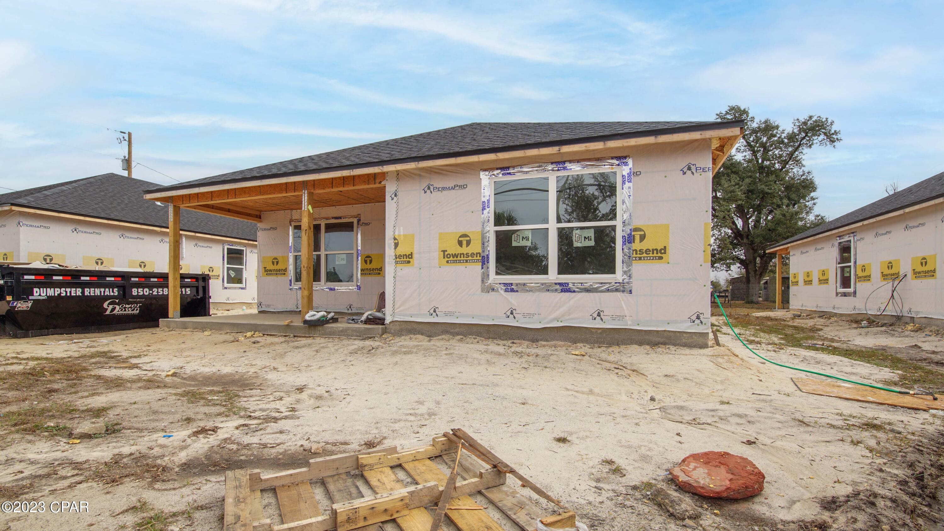 Property Photo: 528 Camellia Avenue FL 32404