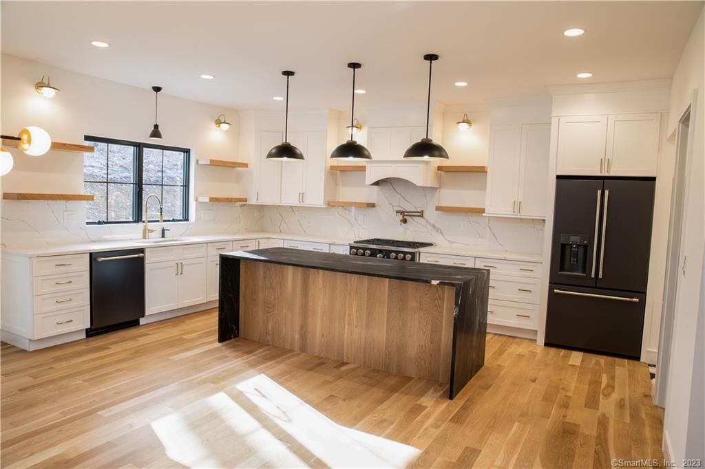 Property Photo:  38 Hickory Lane  CT 06877 
