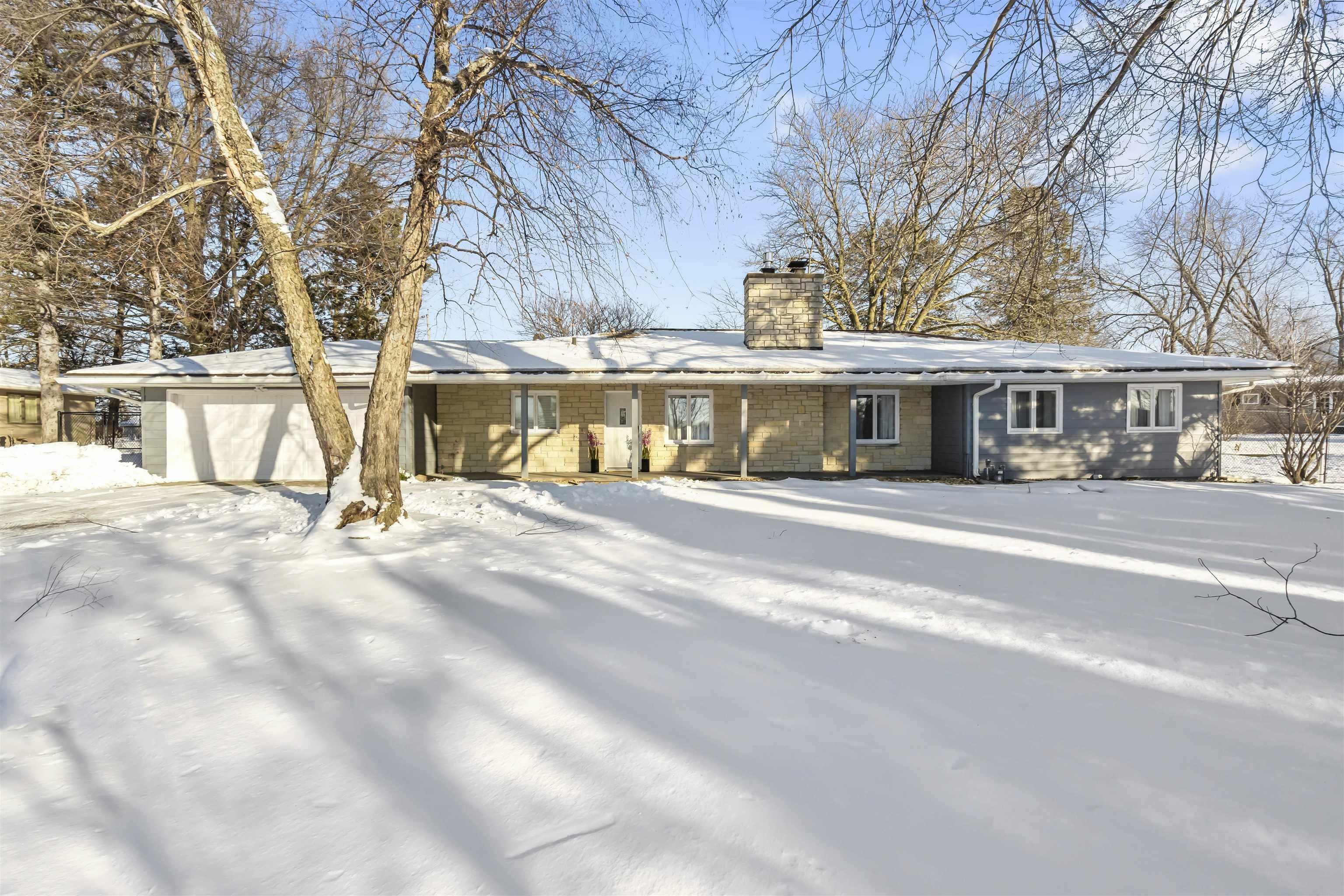 Property Photo:  1004 Hudson Road  IA 50613 