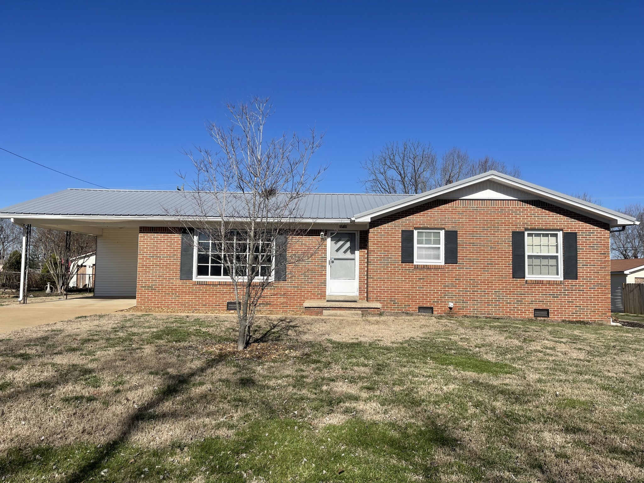 Property Photo:  410 Kirk St  TN 38464 