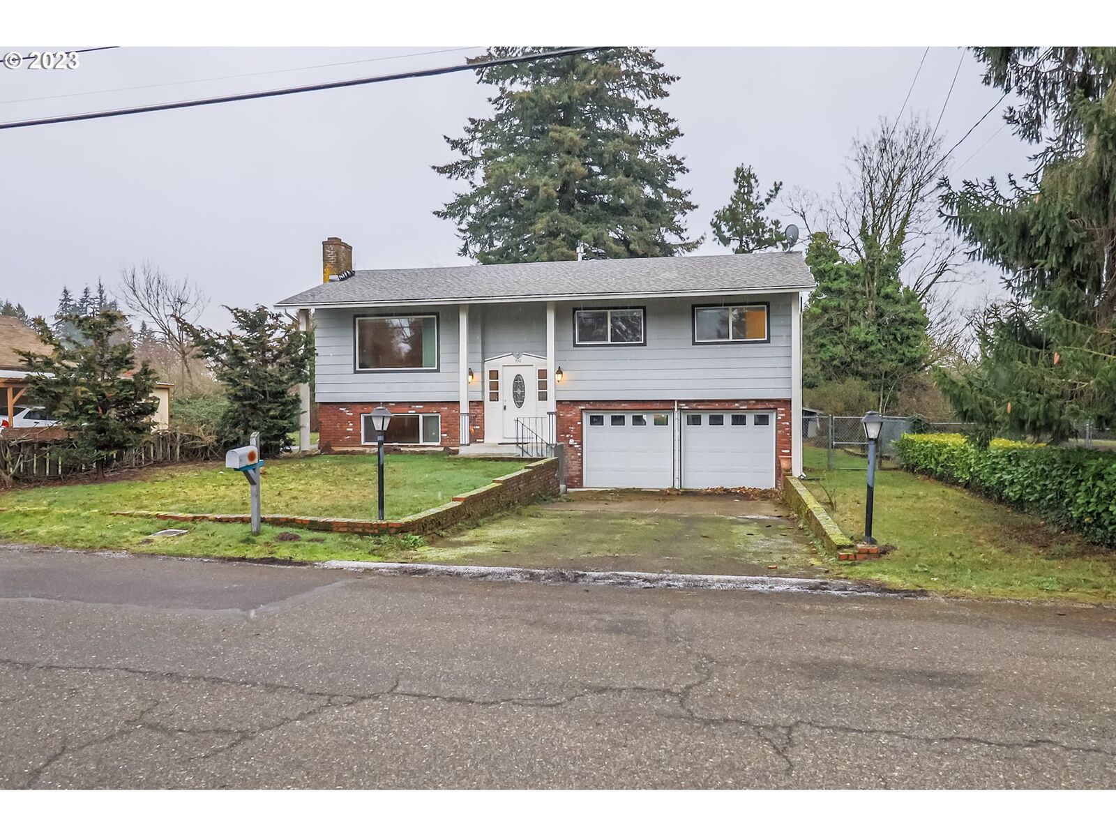 Property Photo:  330 NE 151st Ave  OR 97230 