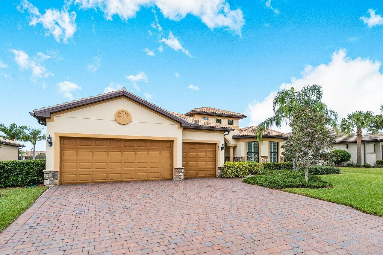 Property Photo: 306 SE Huntington Circle FL 34984