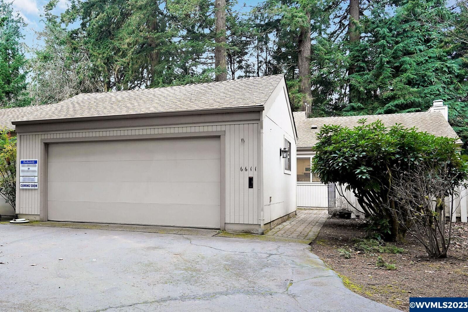 Property Photo: 6611 Fairway Av SE OR 97306