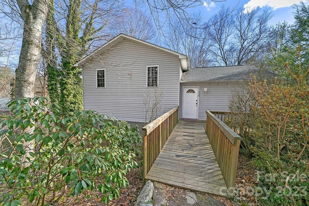 Property Photo:  920 Tebeau Drive  NC 28791 
