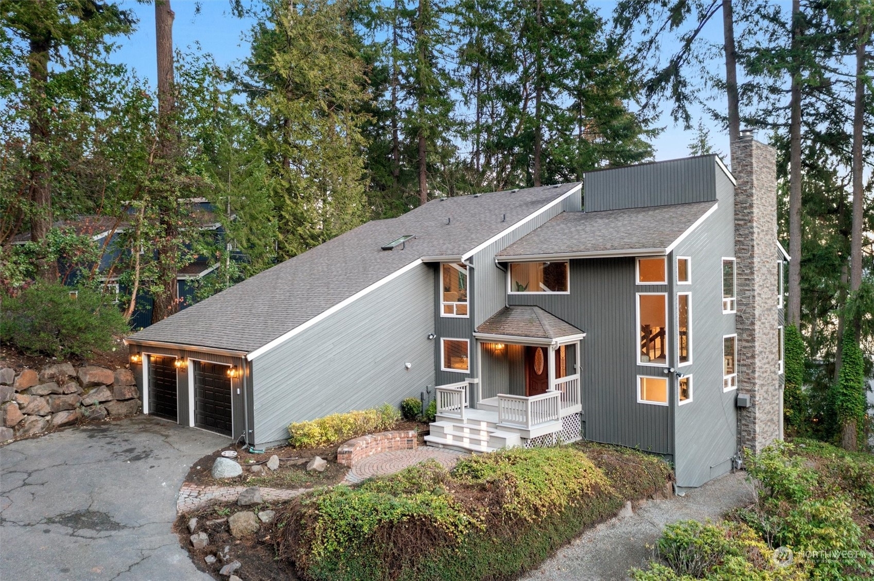 Property Photo:  411 W Lake Sammamish Parkway NE  WA 98008 