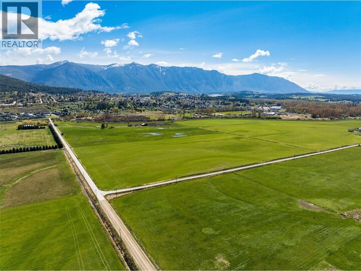 Property Photo:  305 Kootenay River Road  BC V0B 1G0 