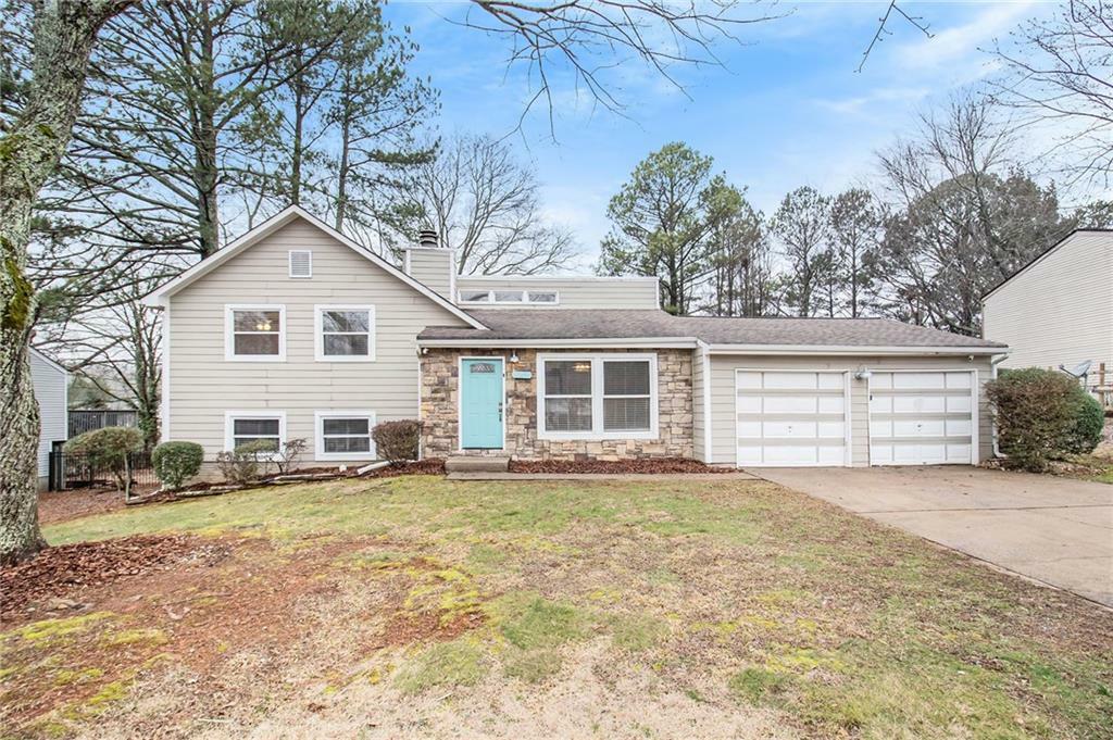 Property Photo: 10410 Worthington Hills Manor GA 30076