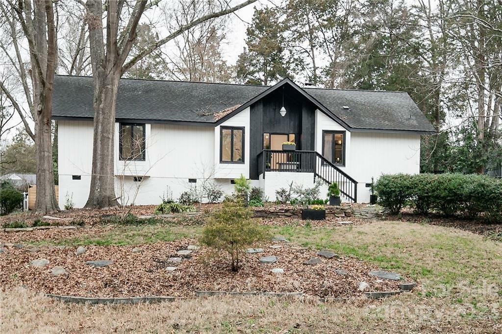 Property Photo:  2600 Innsbrook Road  NC 28226 