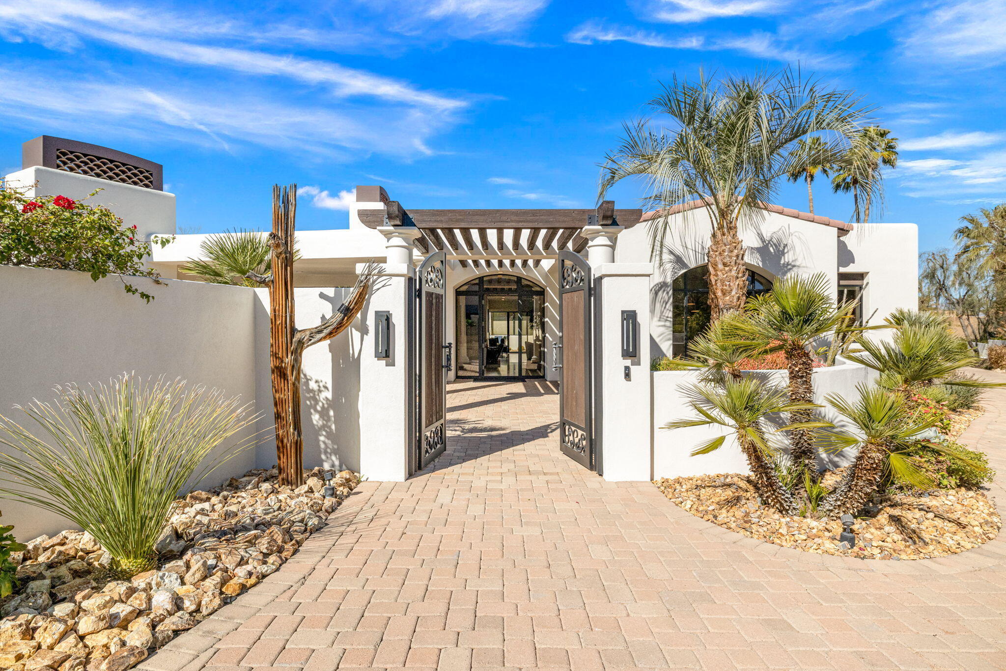 Property Photo:  114 Heather Court  CA 92260 