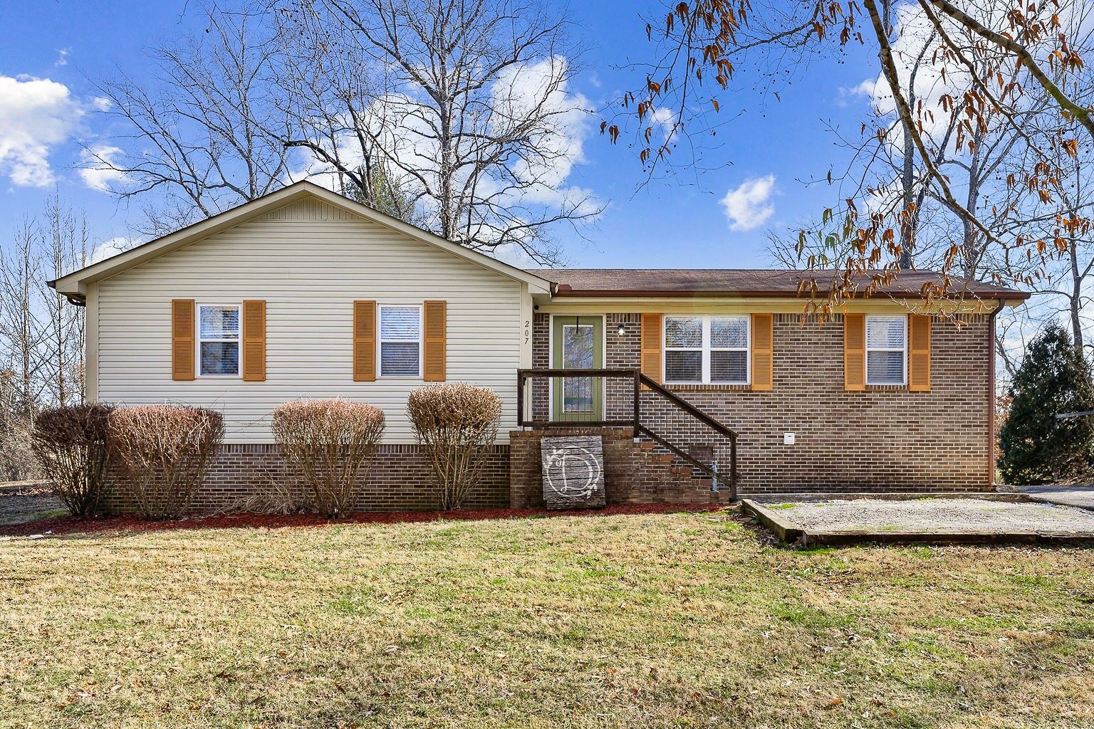 Property Photo:  207 Forest Dr  TN 37110 