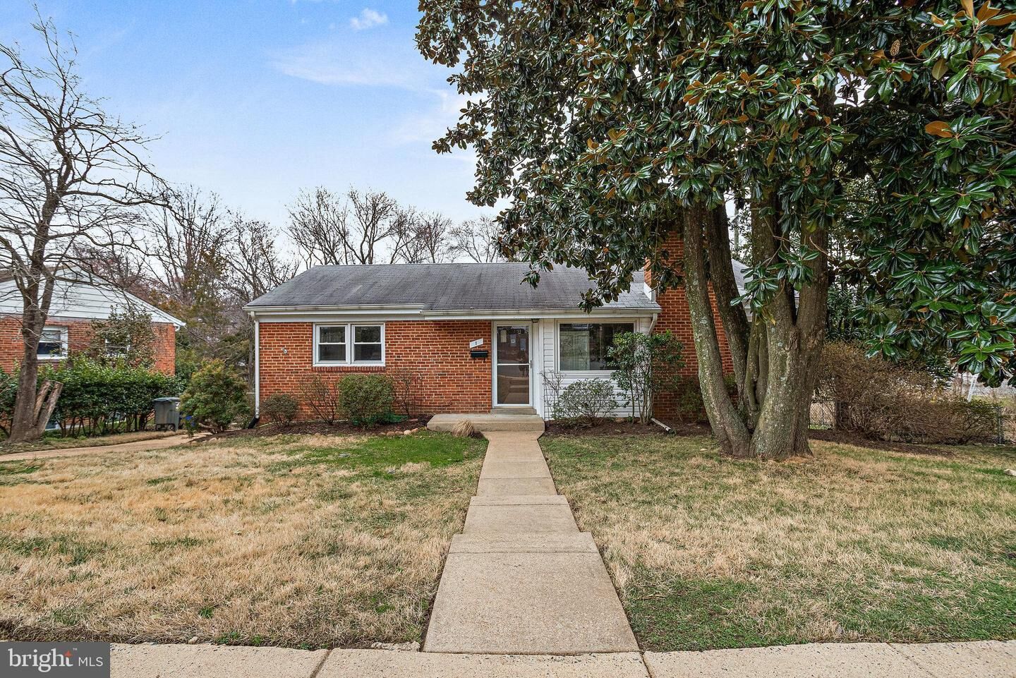 Property Photo: 1 N Manchester Street N VA 22203