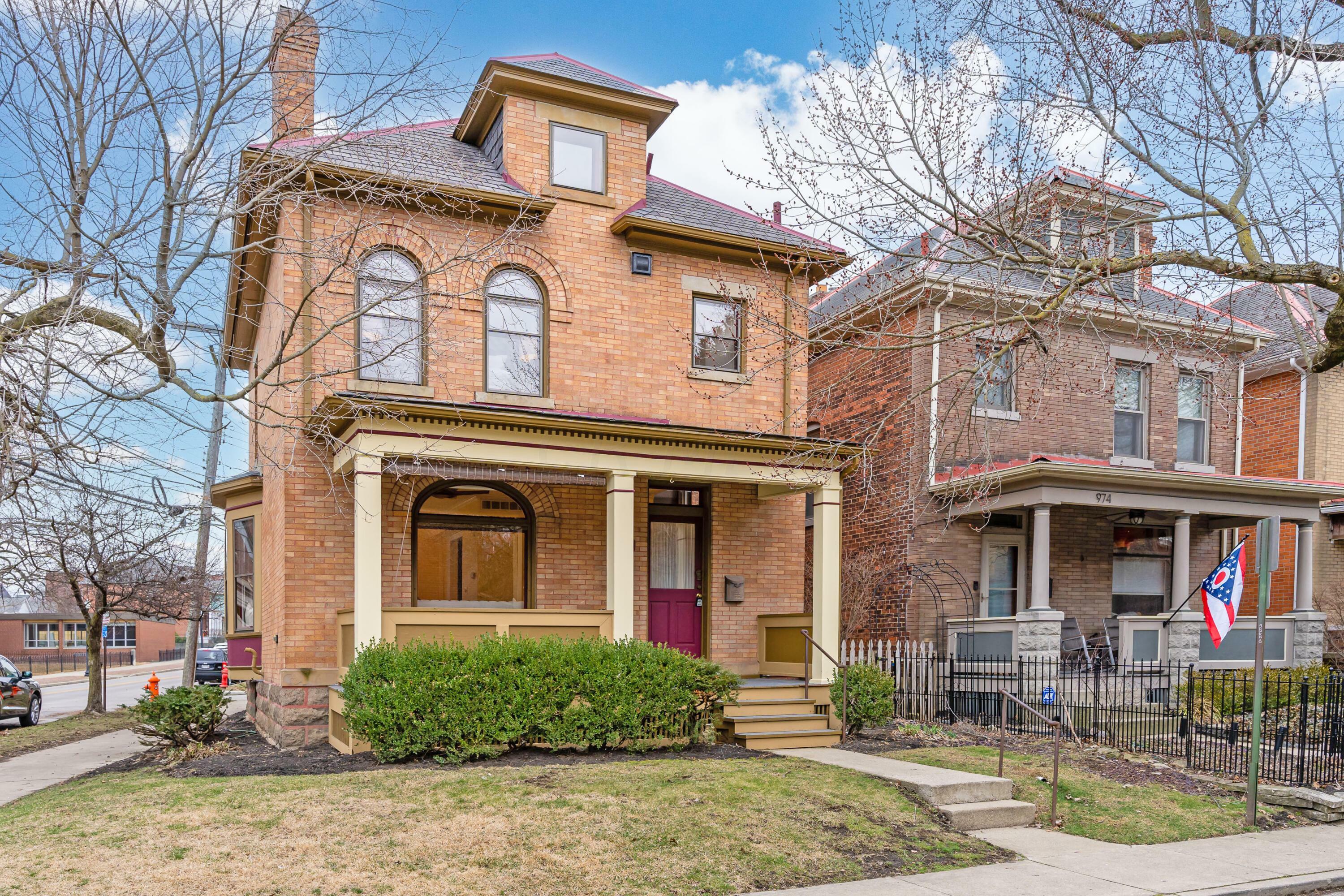 Property Photo: 978 Mount Pleasant Avenue OH 43201