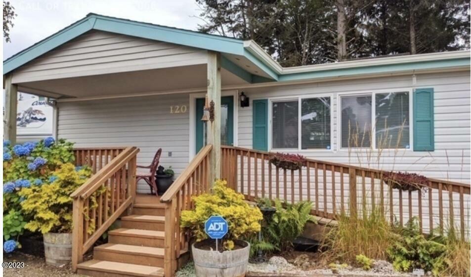 Property Photo: 120 Westwind Street OR 97388