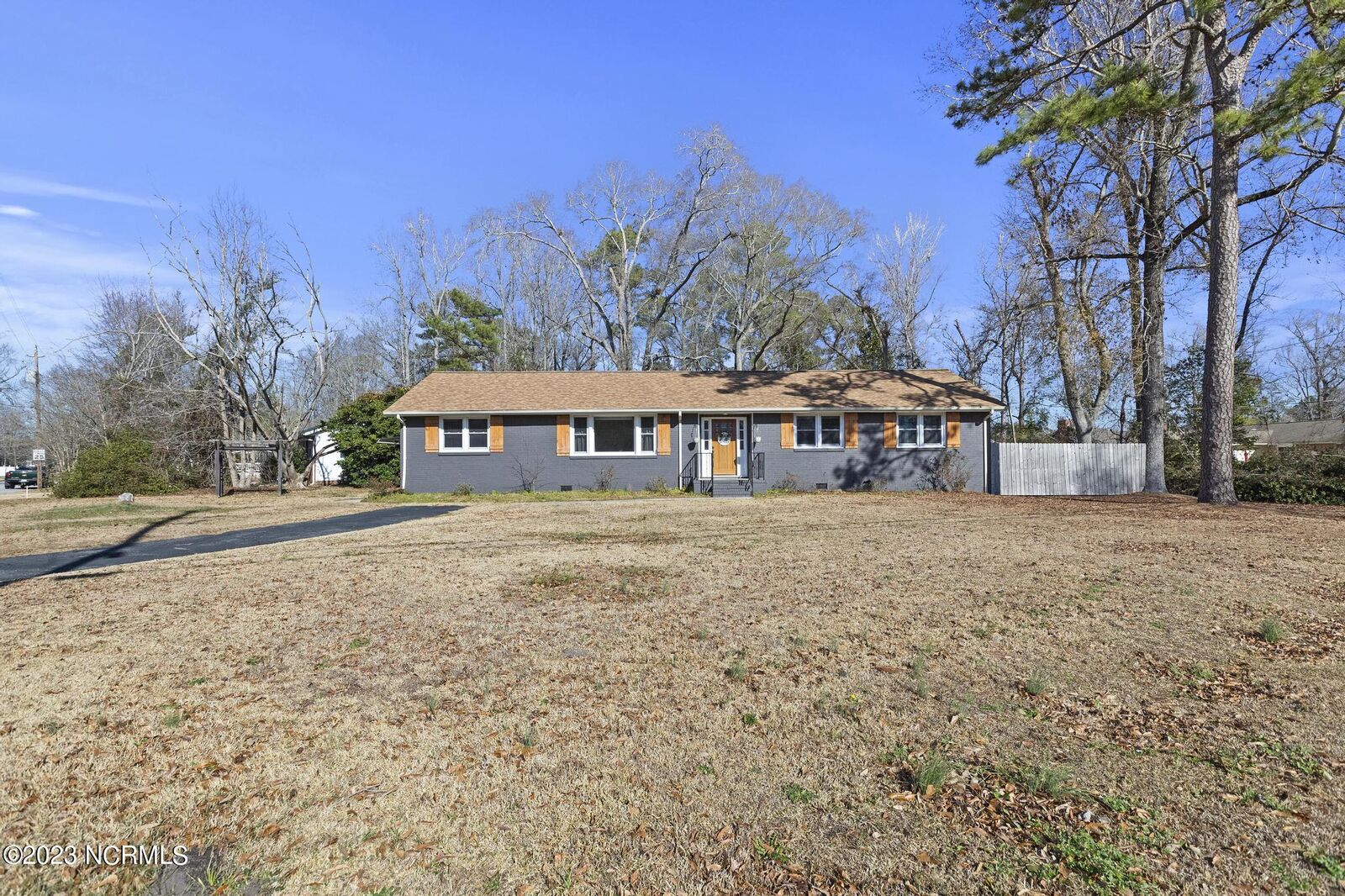 Property Photo:  1000 Hendricks Avenue  NC 28540 