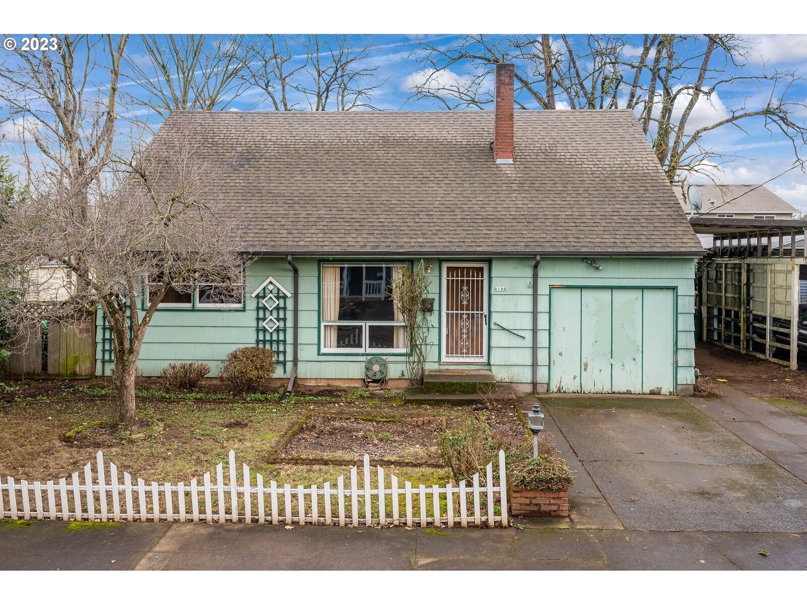 Property Photo: 6144 SE 89th Ave OR 97266