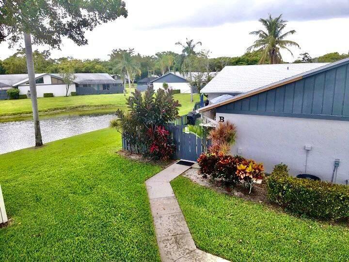 Property Photo: 1087 Summit Trail Circle B FL 33415
