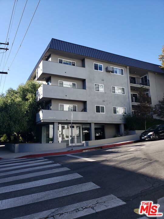 Property Photo:  9005   Cynthia St 216  CA 90069 
