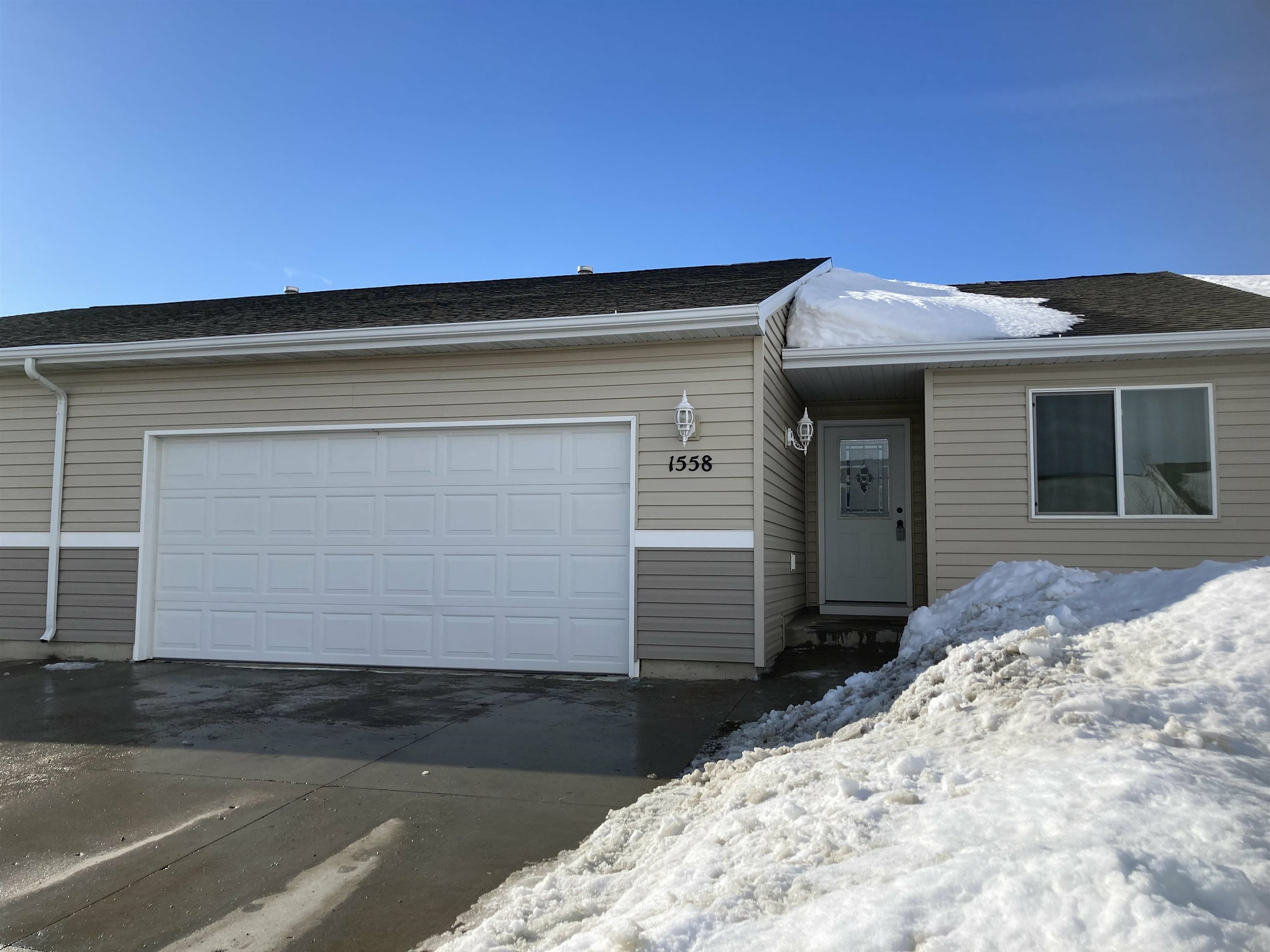 Property Photo:  1558 SE 35th Ave.  ND 58701 