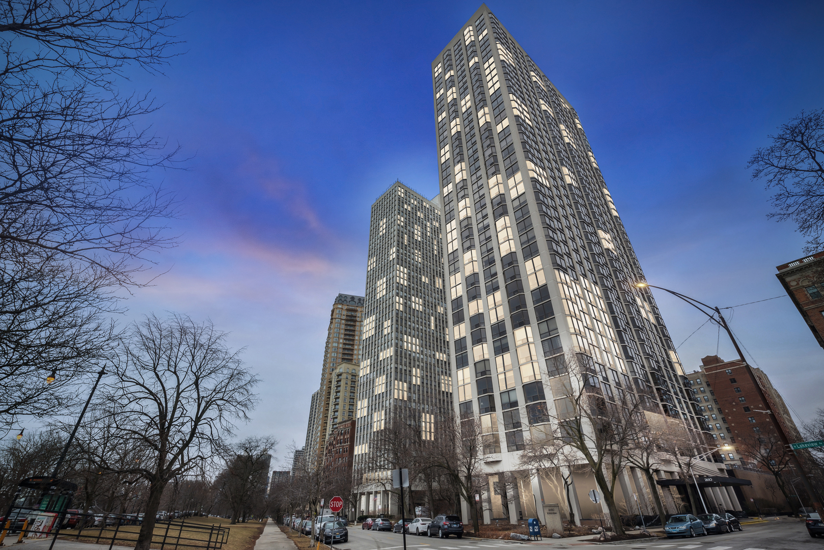 Property Photo: 2650 N Lakeview Avenue 2705 IL 60614