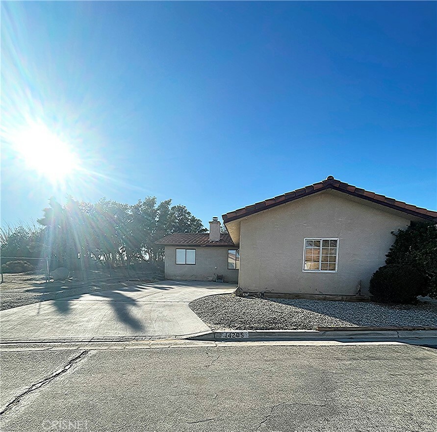 Property Photo: 14205 Winchester Dr CA 93501