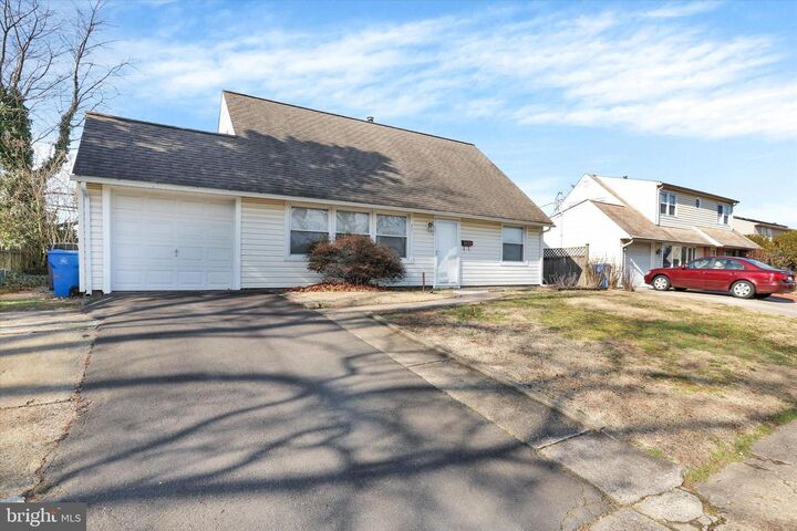 Property Photo:  45 Kingapple Lane  PA 19055 